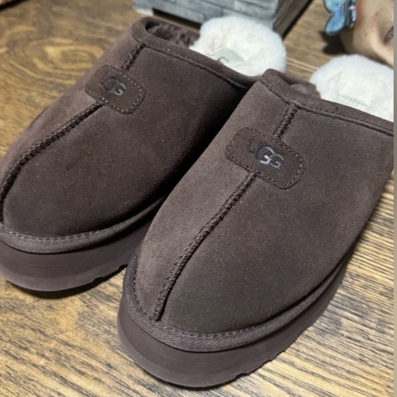 UGG slippers chocolate brown size 7 - Picture 2 of 7